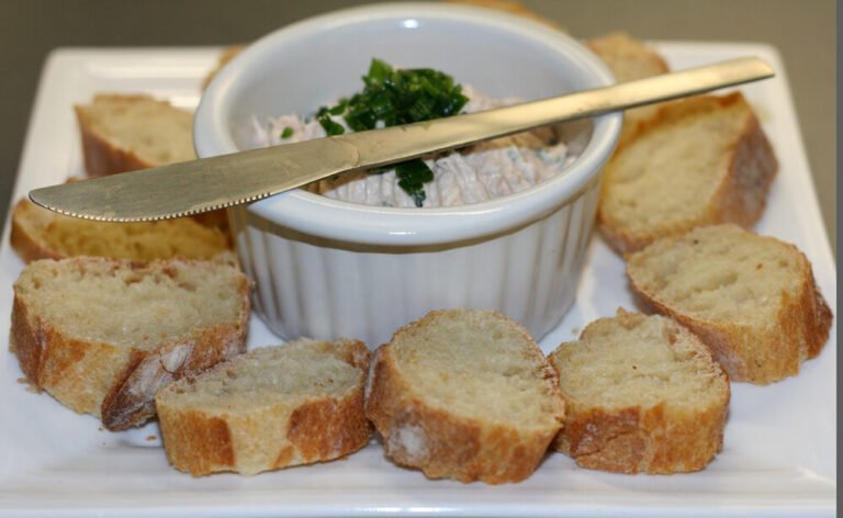 Comment préparer des rillettes de thon au Saint Moret délicieuses 7 thon frais et fromage saint moret en preparation