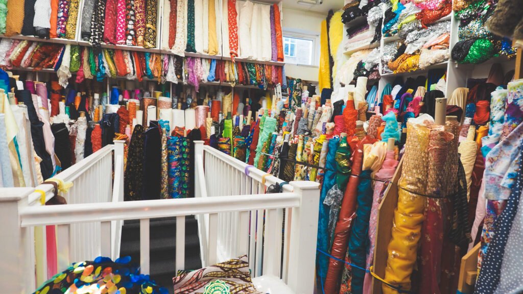Quels sont les meilleurs tissus chez Joel and Sons Fabric à Londres 1 tissus colores en magasin joel et fils