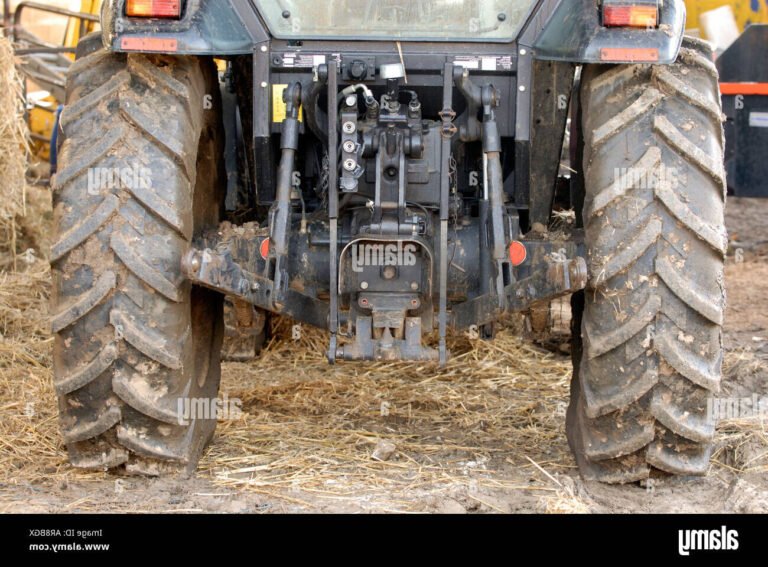 tracteur agricole avec prise de force visible