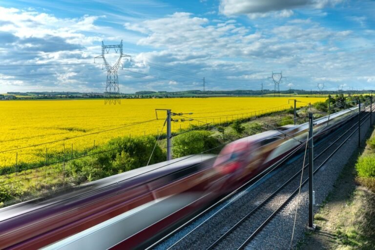 train traversant la campagne francaise
