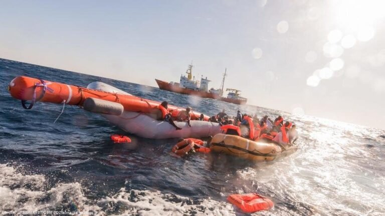 un bateau en detresse en mer