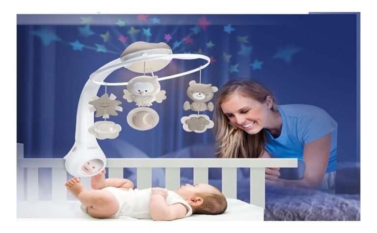 Quelles sont les meilleures berceuses à inclure dans mon grand recueil 14 un bebe endormi avec une mobile musicale