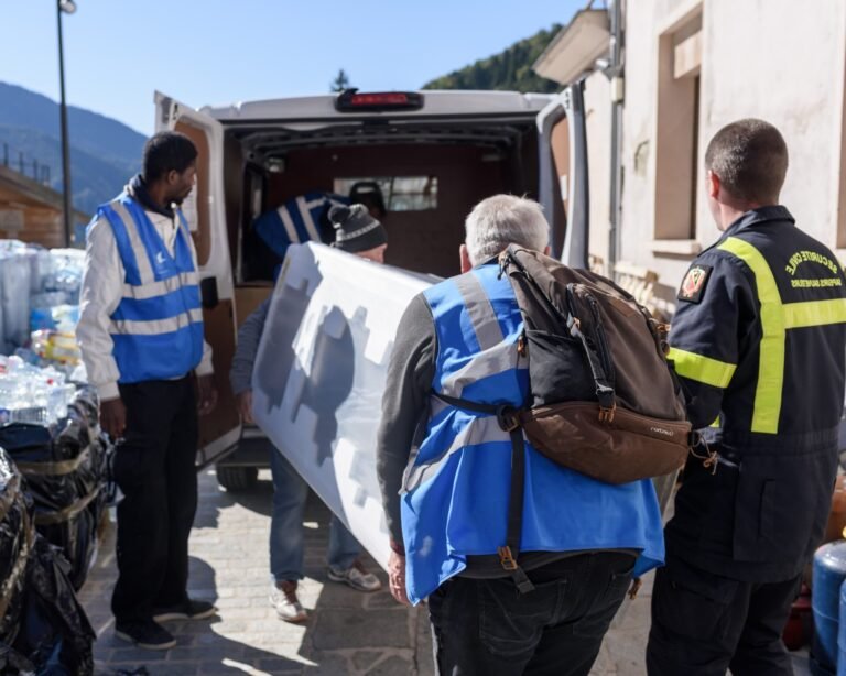un don de meubles au secours populaire