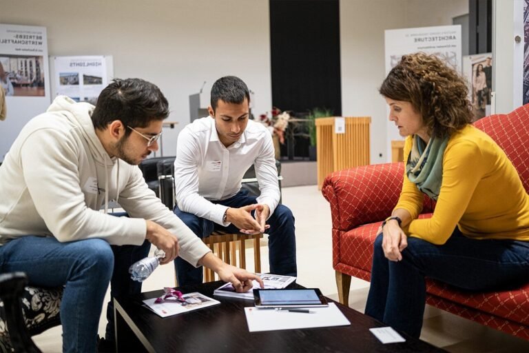 Comment postuler pour devenir Accompagnant d'Élèves en Situation de Handicap 17 un eleve accompagne par un professionnel bienveillant