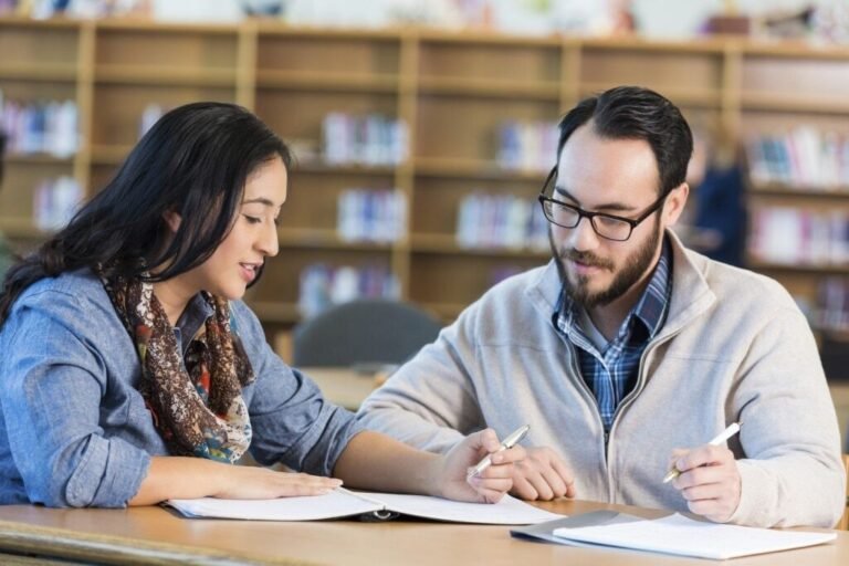un eleve en stage avec un mentor