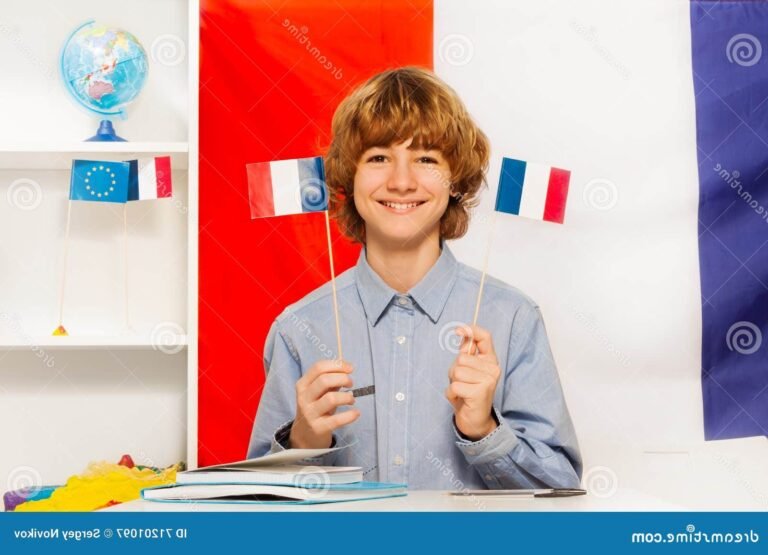 Comment exprimer que le français va très bien, merci 41 un eleve souriant en classe de francais