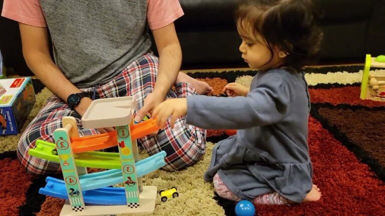 un enfant jouant avec un jouet zig zag