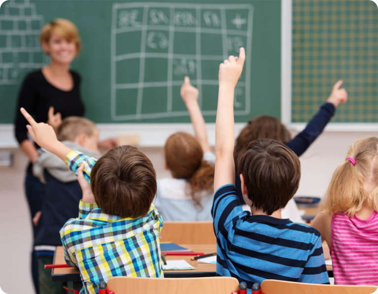 Comment enseigner efficacement le français comme langue étrangère 14 un enseignant interactif avec des eleves captives