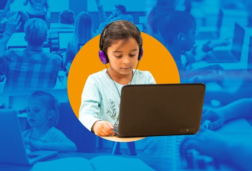 un etudiant apprenant sur un ordinateur portable