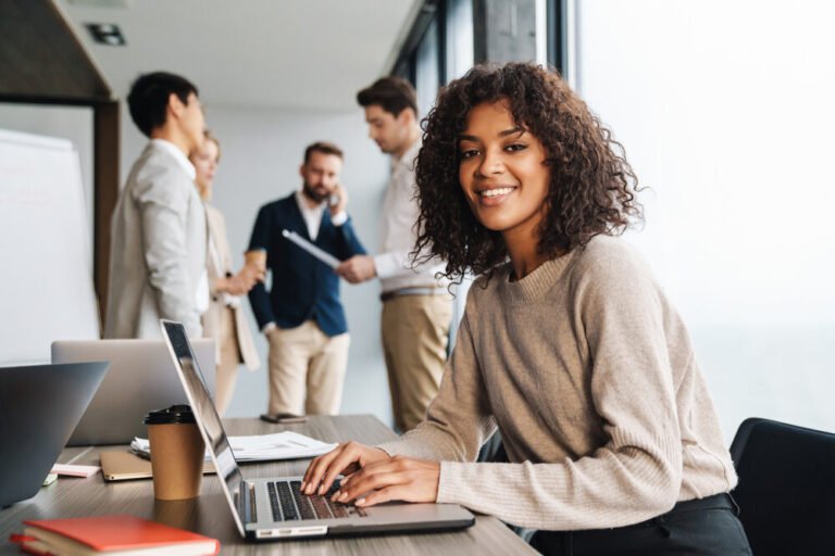 Comment vérifier si un diplôme est reconnu par l'État en France 32 un etudiant consultant un site officiel