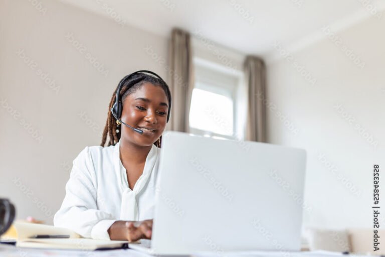 Comment trouver la bonne alternance avec Pôle Emploi 17 un jeune consultant avec un ordinateur portable