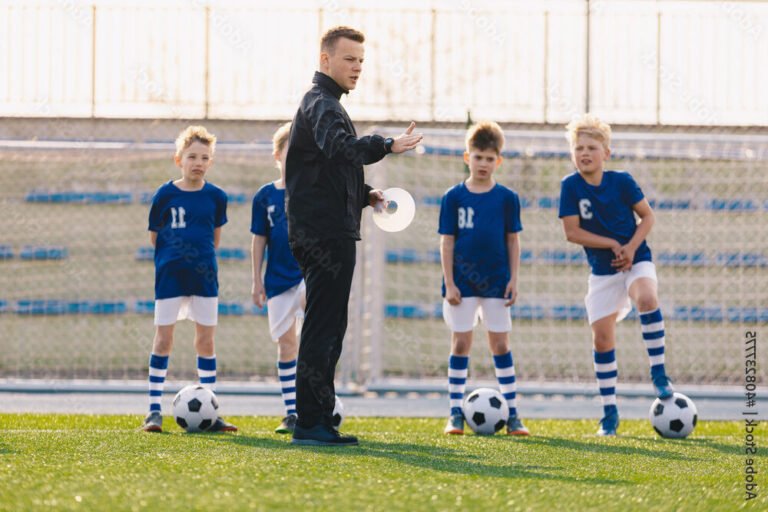 Comment Devenir Éducateur Spécialisé Sans Avoir Son Bac 5 un jeune homme en formation avec des enfants