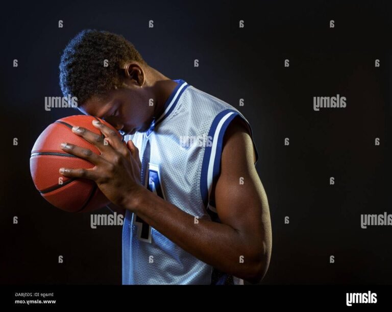 un joueur concentre sur son ecran 1