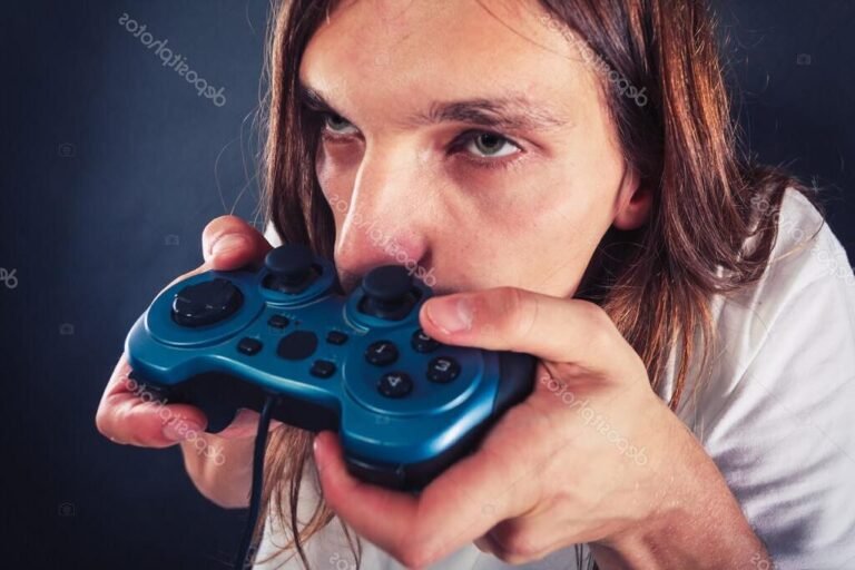 un joueur concentre sur son ecran de jeu