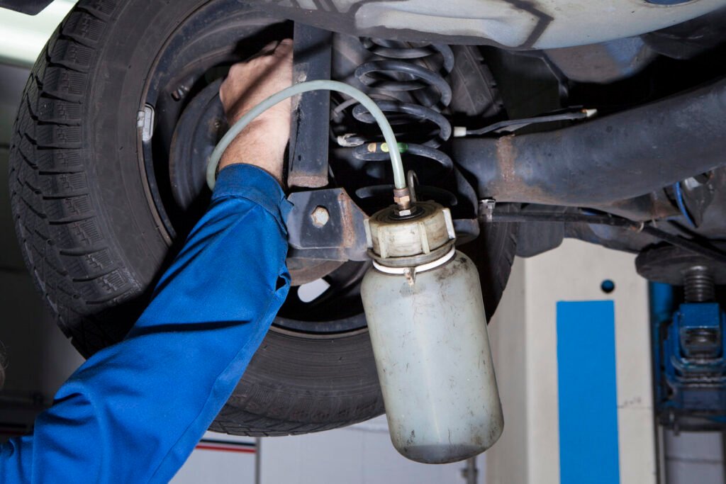 Comment effectuer la vidange du liquide de frein en toute sécurité 3 Comment effectuer la vidange du liquide de frein en toute sécurité