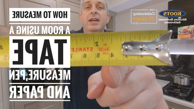 un metre ruban mesurant une piece