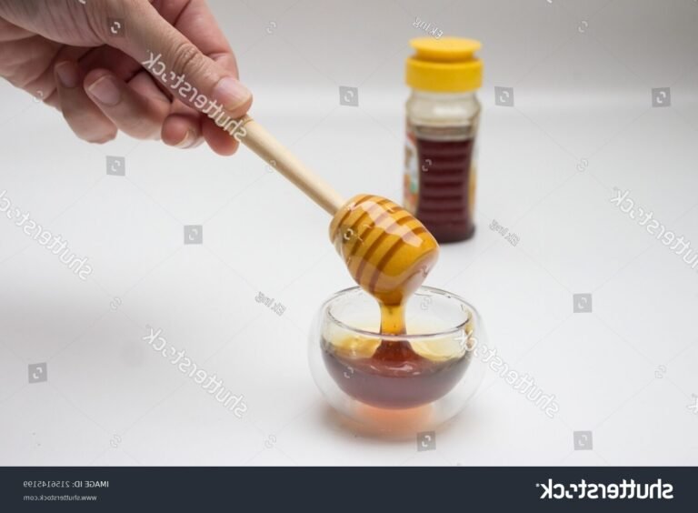 Pourquoi choisir un mini pot de miel chez Action Découvrez les avantages ! 4 un mini pot de miel avec une cuillere