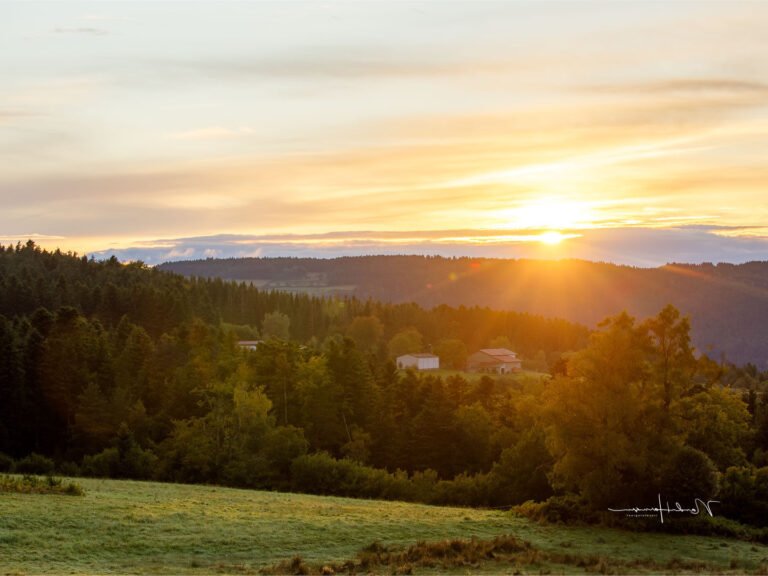 Que signifie "Par delà le bien et le mal" de Nietzsche 43 un paysage contraste entre ombre et lumiere