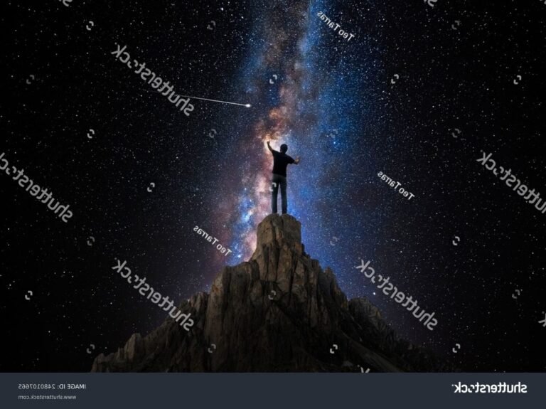 un personnage contemplant un univers etoile