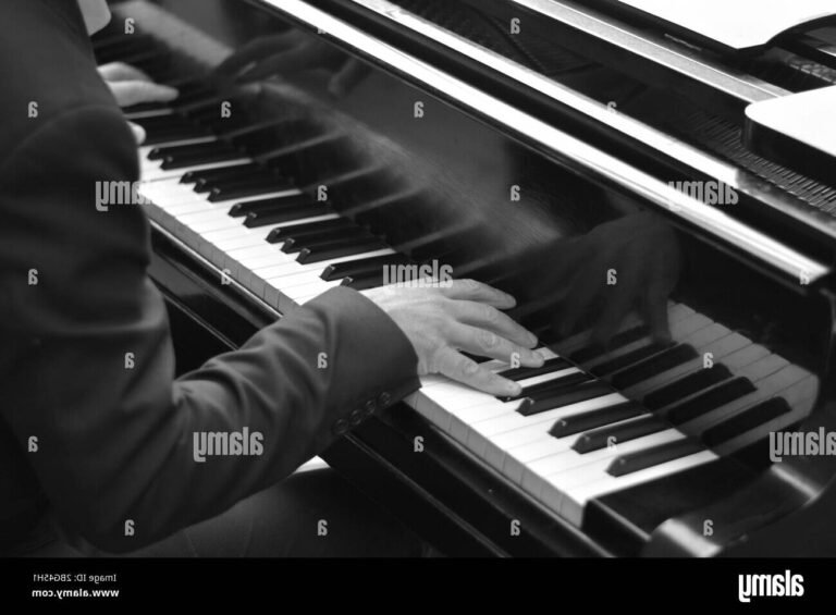 un pianiste jouant une douce melodie