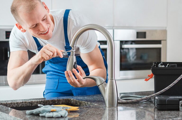 un robinet en cours de reparation