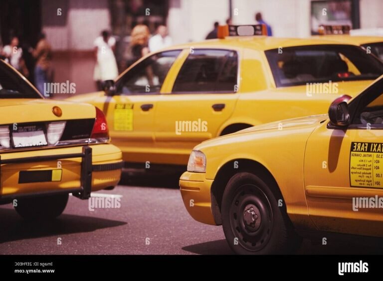 Comment se déplacer facilement à New York 22 un taxi jaune a new york en mouvement