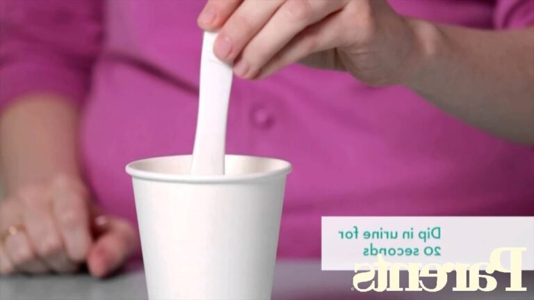 Comment Annoncer Une Grossesse Au Papa De Manière Originale 19 un test de grossesse sur une tasse