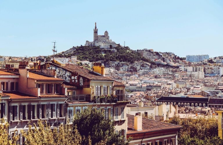 un tribunal familial a marseille en exterieur