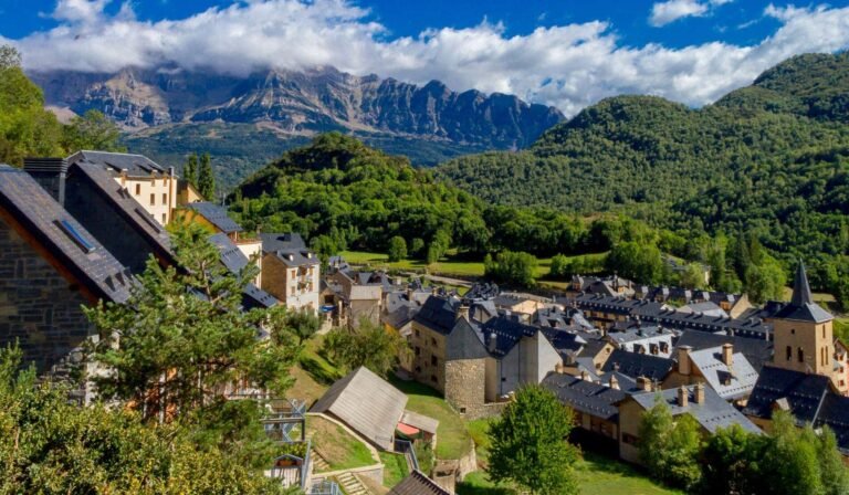 un village pittoresque des pyrenees