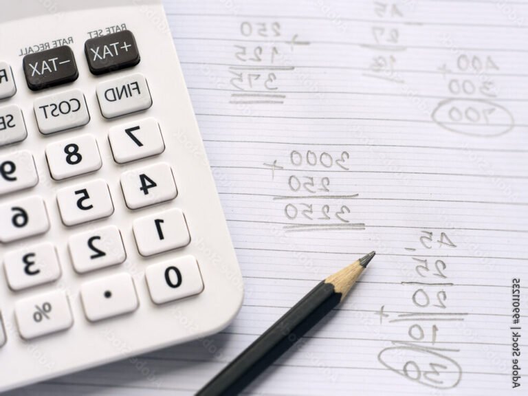 Comment calculer la moyenne générale pour le bac 13 une calculatrice et des feuilles de notes