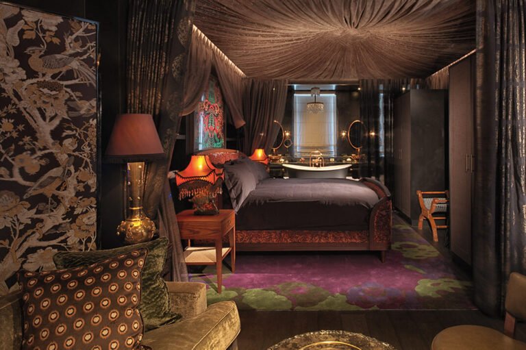 une chambre dhotel mysterieuse et sombre