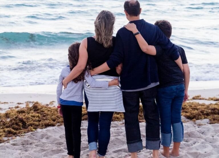 Comment la chanson "Ma Sœur, Ta Vie, Ton Épreuve" évoque-t-elle le soutien familial 39 une famille se soutenant dans lepreuve