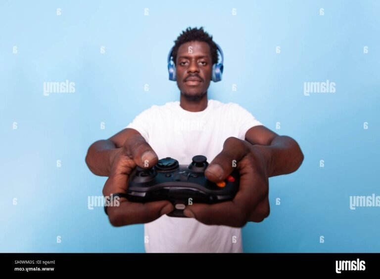 une personne jouant a un jeu video