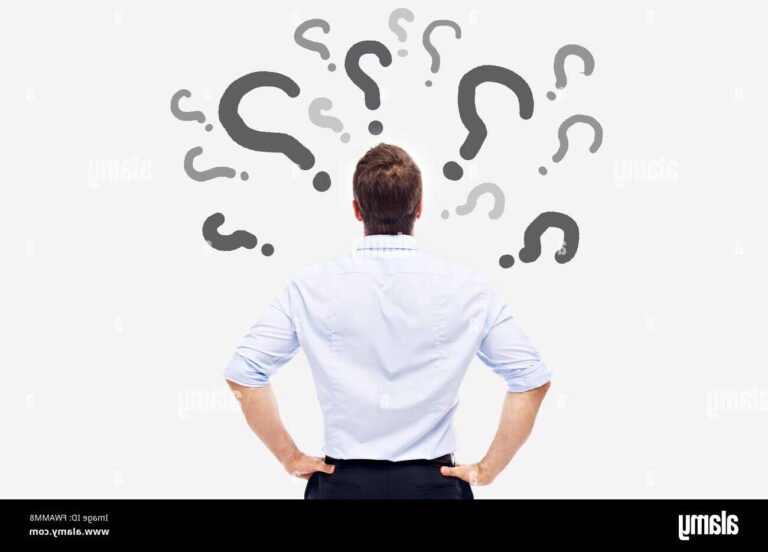 une personne reflechissant avec un point dinterrogation