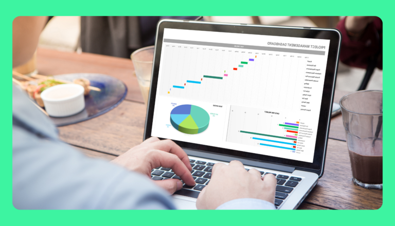 une personne utilisant excel sur un ordinateur