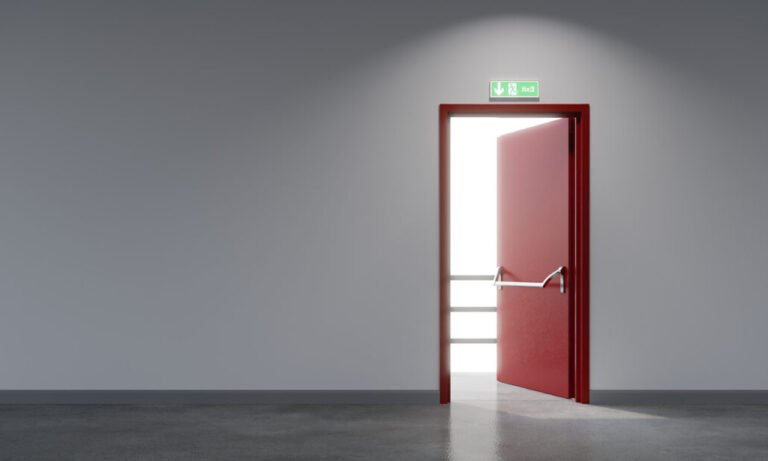 Celui qui quitte peut-il réellement revenir dans une relation 8 une porte entrouverte symbolisant le retour