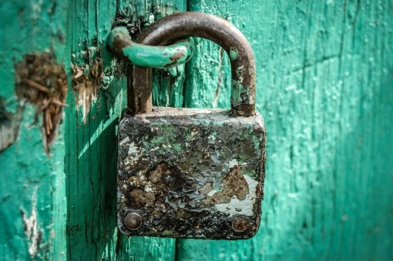 une porte verrouillee dans un escape game