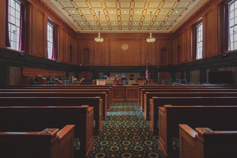 Quels sont les services offerts par la Cour d'Appel d'Aix-en-Provence 8 une salle daudience de la cour dappel