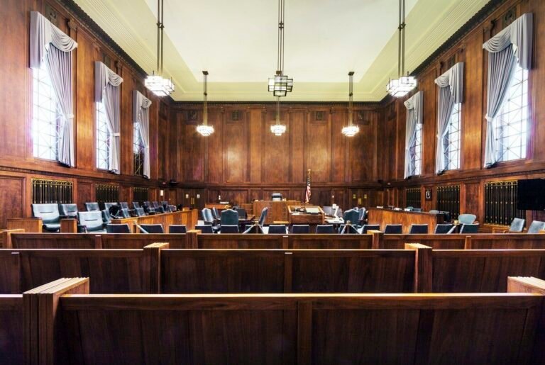 Comment saisir le juge aux affaires familiales 1 une salle daudience familiale vide