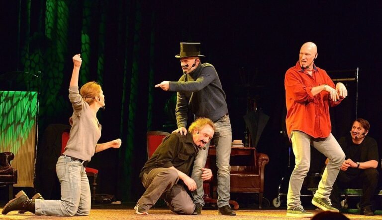 Quel est le synopsis de la pièce « Mon jour de chance » au théâtre 6 une scene dynamique dune piece de theatre