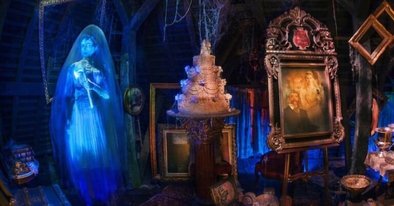 Pourquoi regarder "Le Manoir Hanté" sur Disney Plus 32 une scene mysterieuse du manoir hante