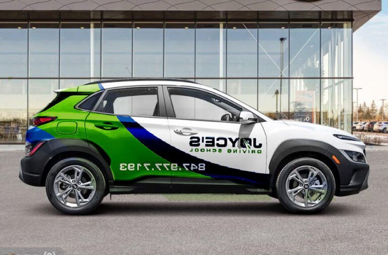 Comment rejoindre l'Auto École Arc en Ciel près de chez vous 13 une voiture dauto ecole coloree