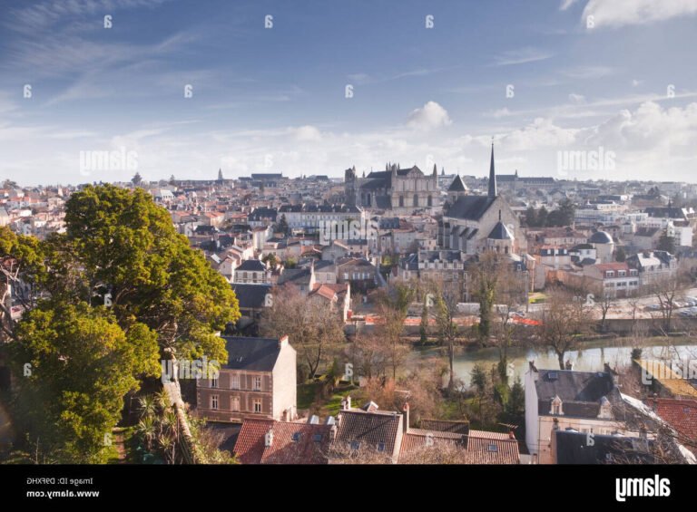 Que faire à Poitiers ce week-end Les meilleures activités à découvrir ! 9 une vue panoramique de poitiers