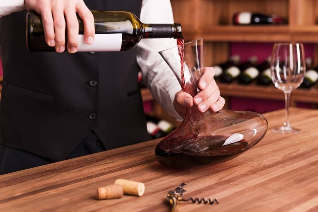 Quand faut-il carafer un vin rouge pour en apprécier les arômes 5 Quand faut-il carafer un vin rouge pour en apprécier les arômes