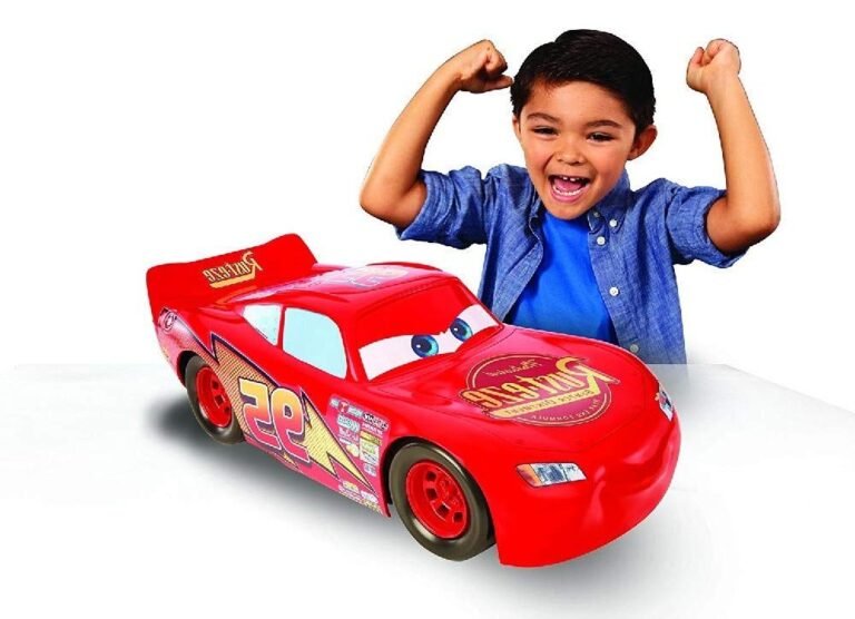 voiture flash mcqueen pour enfant en grand