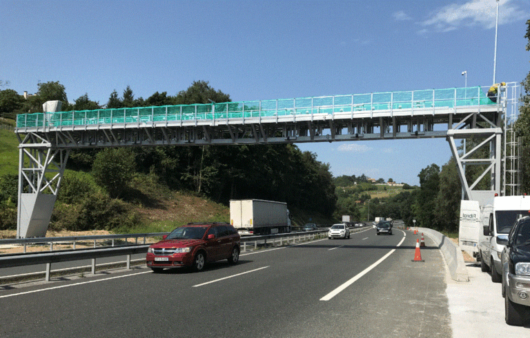 Comment payer le péage sans barrière en France 31 voiture passant par un peage sans barriere