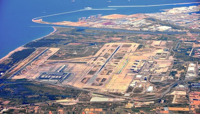 vue aerienne de laeroport el prat