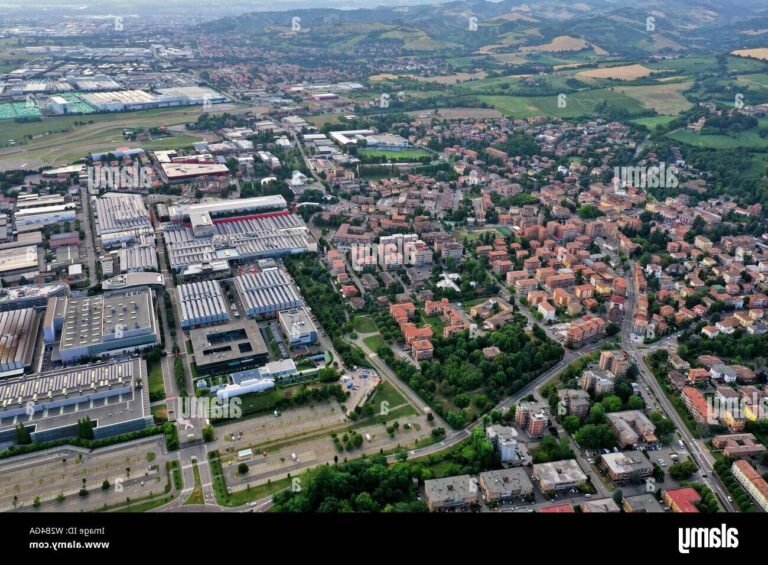 vue aerienne de maranello italie