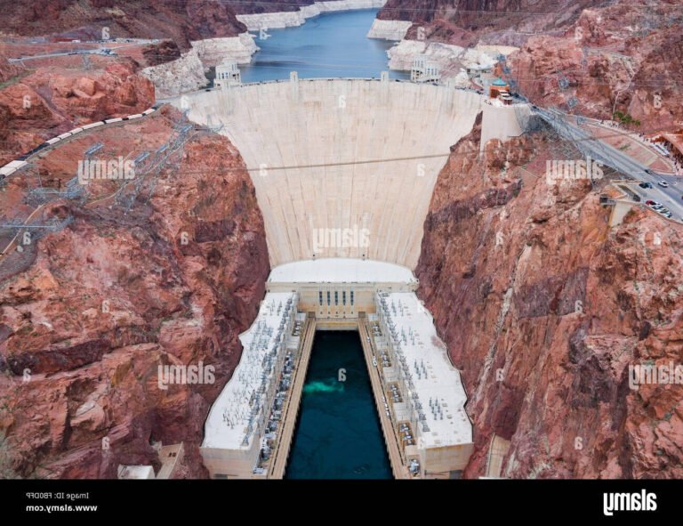 Pourquoi visiter le barrage Hoover près de Las Vegas, Nevada 40 vue aerienne du barrage hoover majestueux