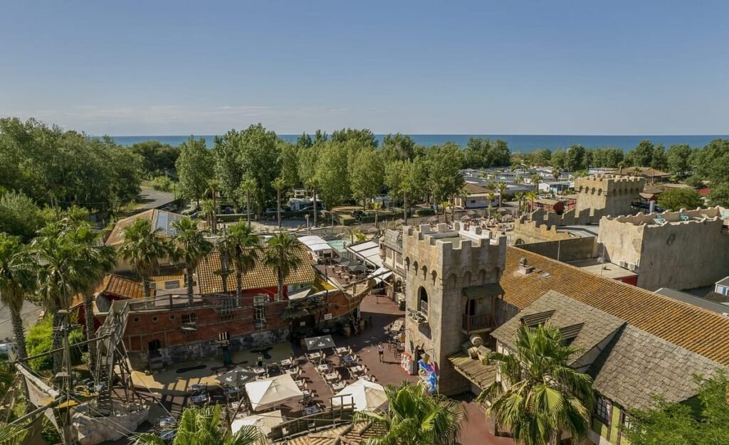 Où se trouve le camping Le Floride à Barcarès et ses services